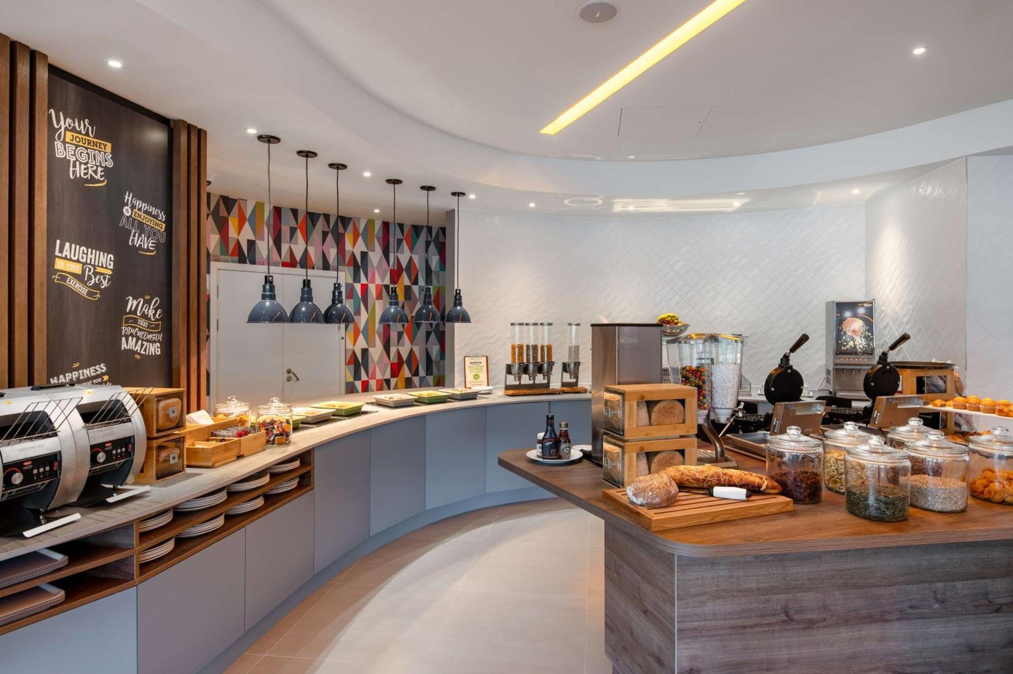 Hotel Hampton By Hilton 3*